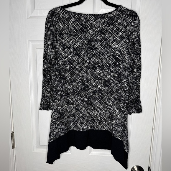 J. JILL Wearever Collection Abstract Print Asymmetrical Shark Bite Blouse XS - Picture 3 of 5